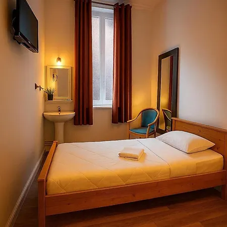 Le Paris Brest Hotel