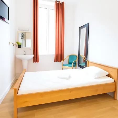 Le Paris Brest Hotel *