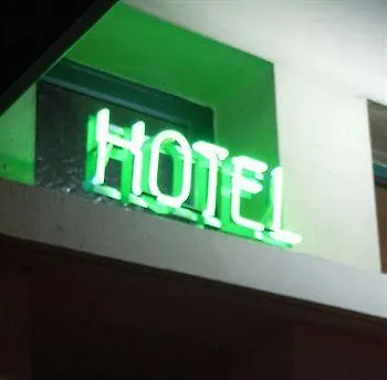 Le Paris Brest Hotel *