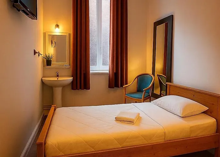 Le Paris Brest Hotel